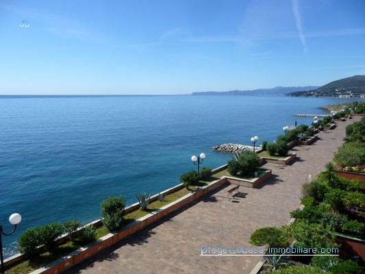 Arenzano Pineta Mini Attico In Monolocale Fronte Mare